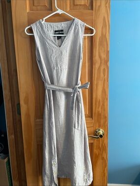 Tahari Taupe/Light Gray Sleeveless V-Neck Belted Linen Dress